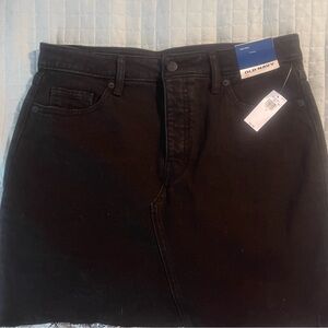 Old Navy black jean skirt. Size 10